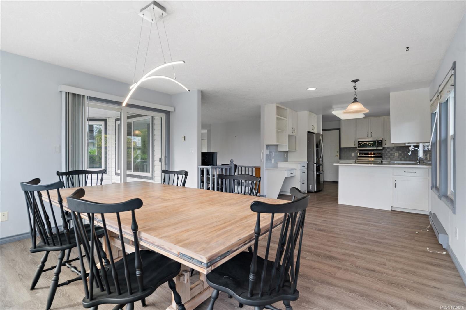 2447 Valleyview Pl — listing photo 9 of 21