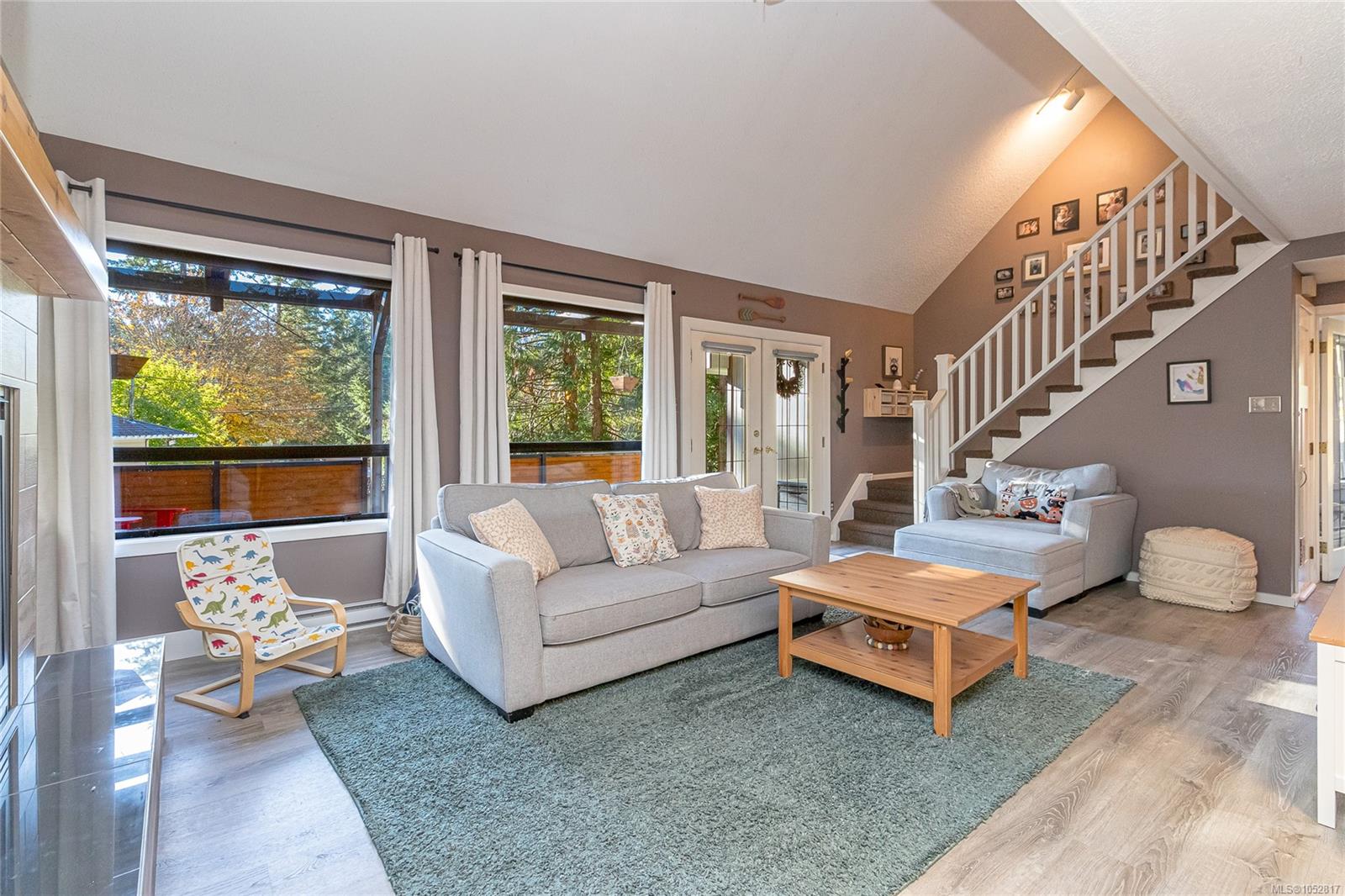 2335 Ravenhill Rd — listing photo 12 of 47