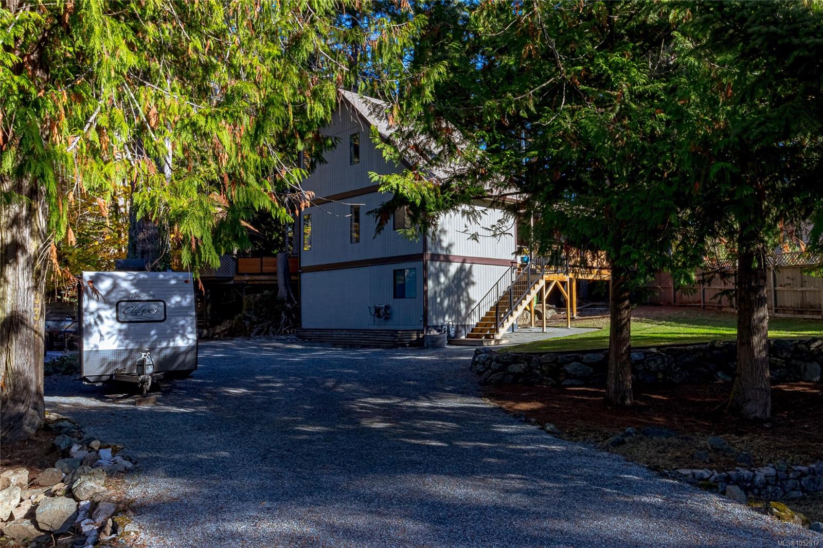 2335 Ravenhill Rd — listing photo 3 of 47