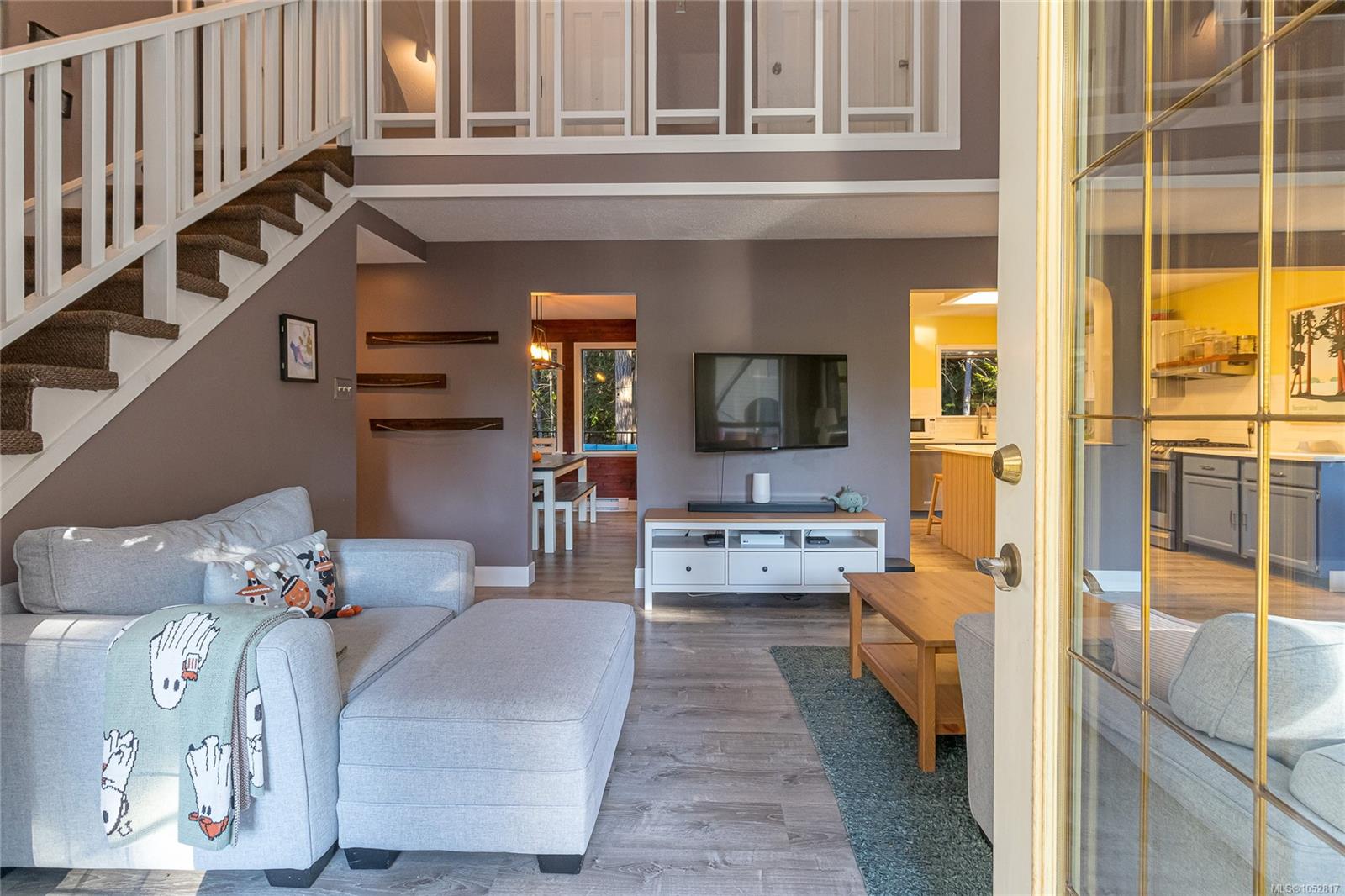 2335 Ravenhill Rd — listing photo 9 of 47