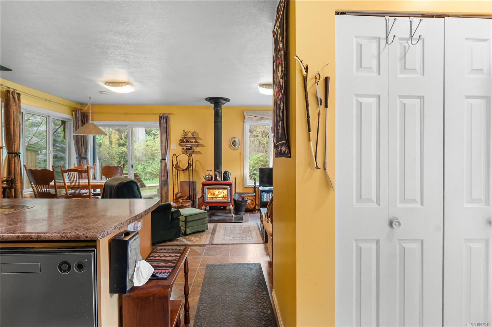 3275 South Rd — listing photo 6 of 32