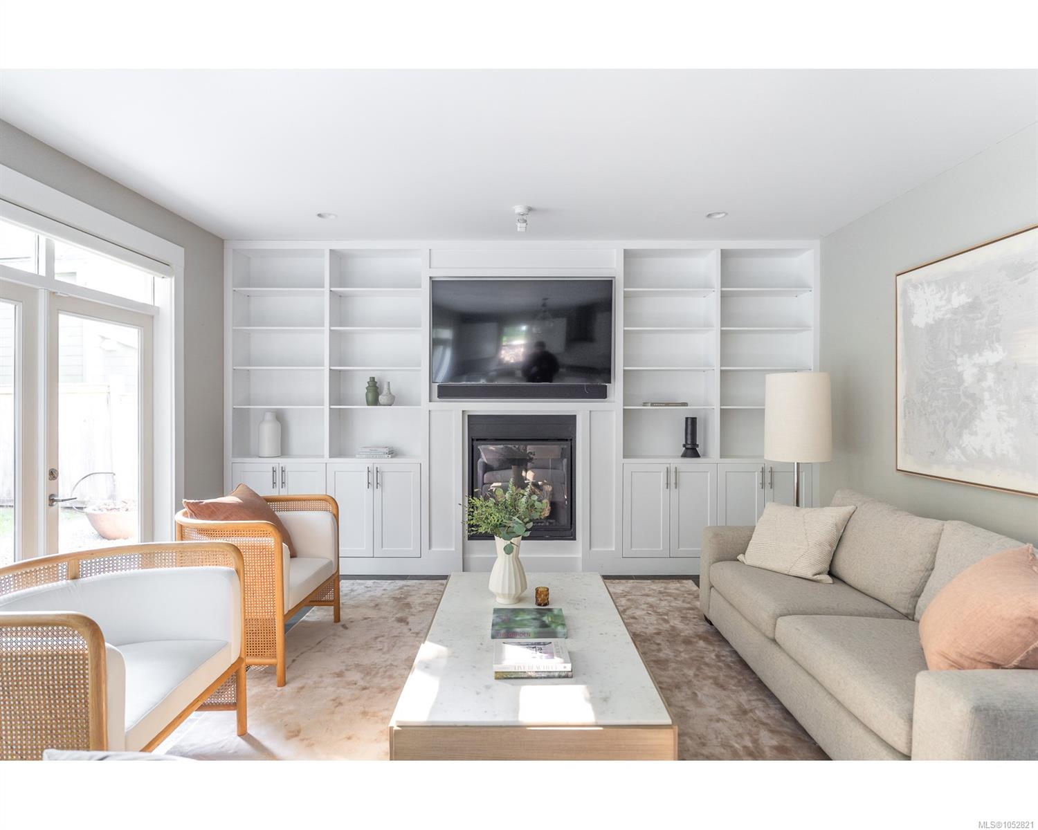 300 Sunningdale Rd — listing photo 12 of 54