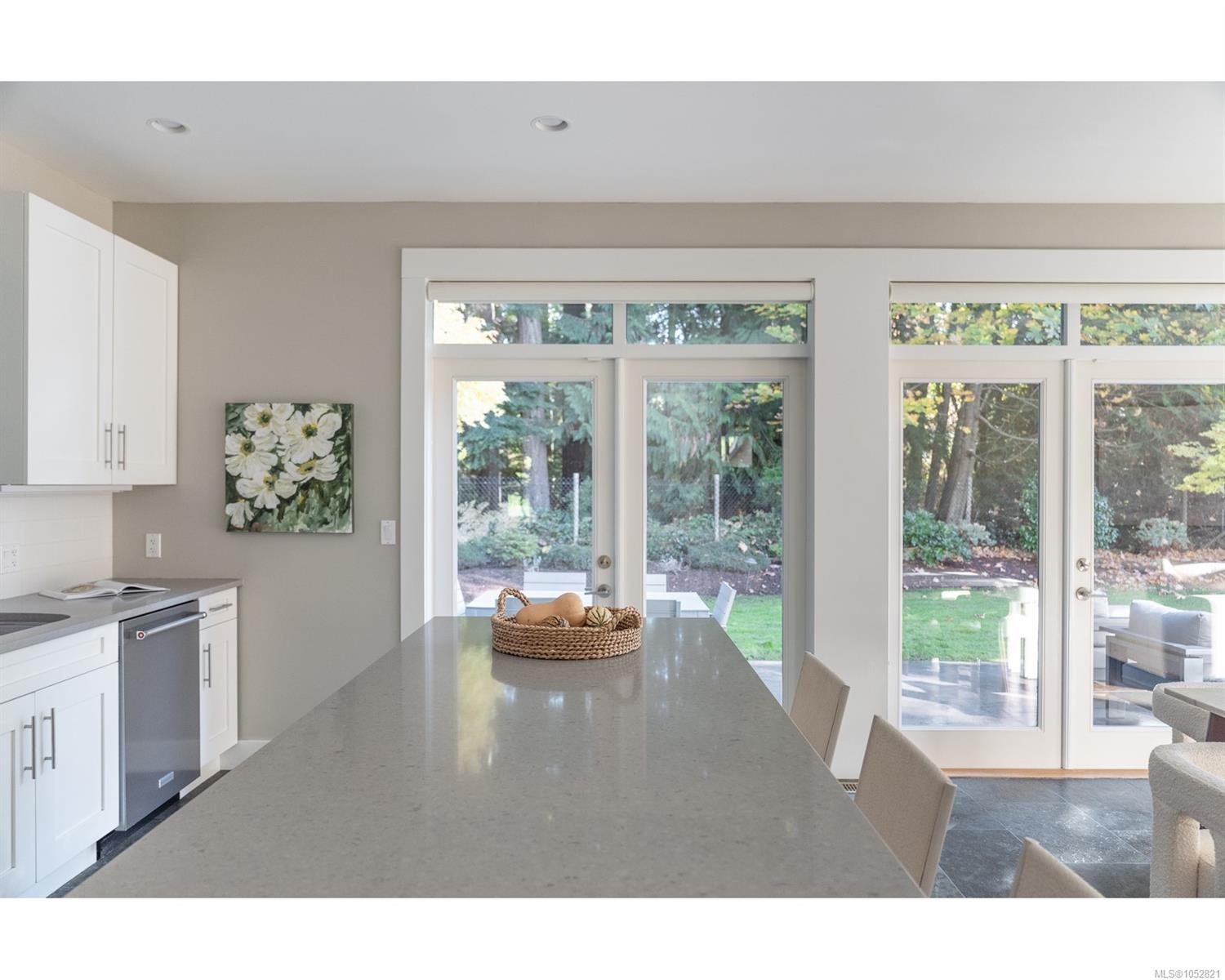 300 Sunningdale Rd — listing photo 4 of 54