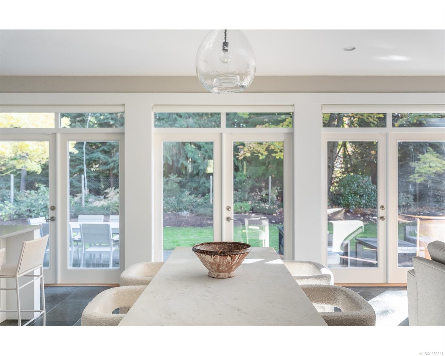 300 Sunningdale Rd — listing photo 6 of 54