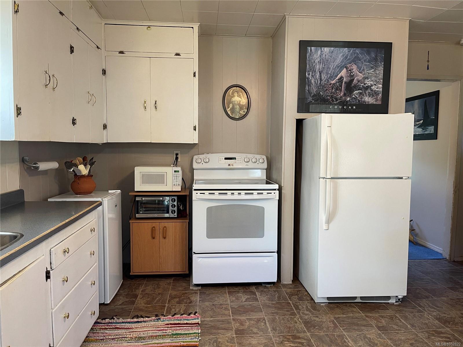 4818 Helen St — listing photo 11 of 27