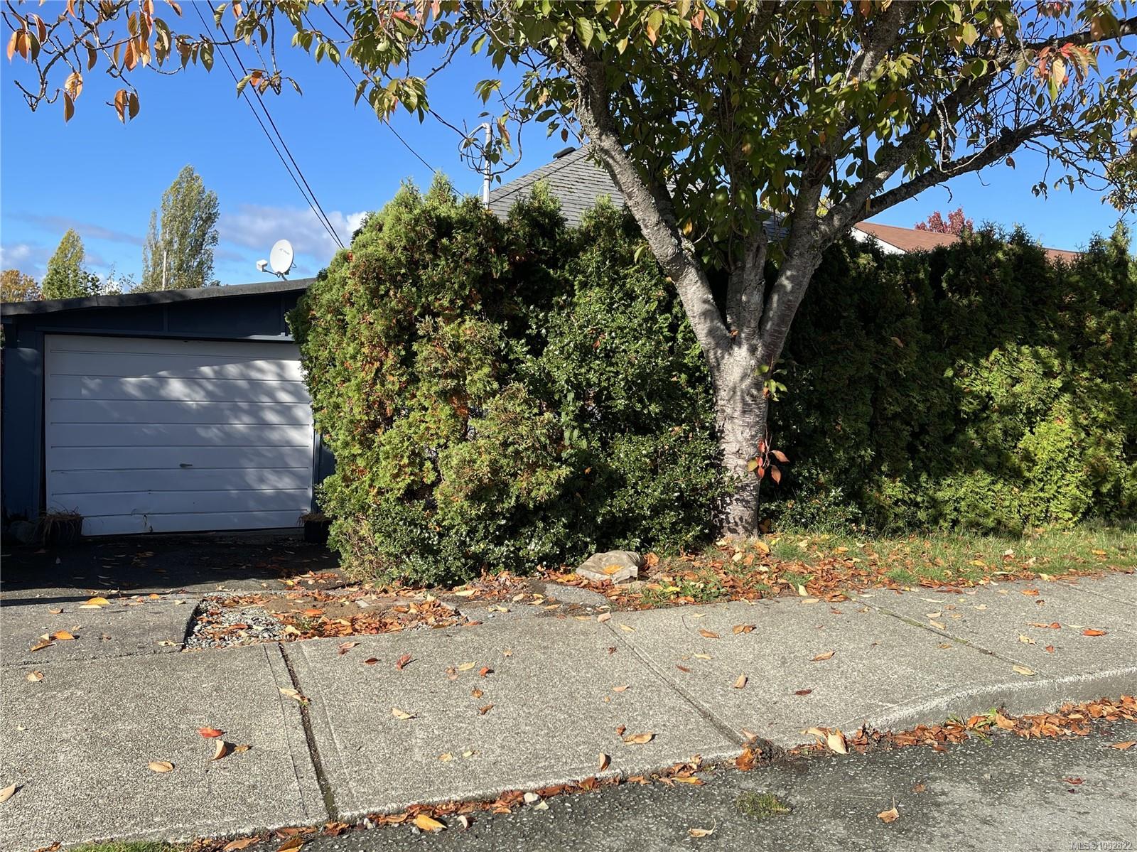 4818 Helen St — listing photo 3 of 27
