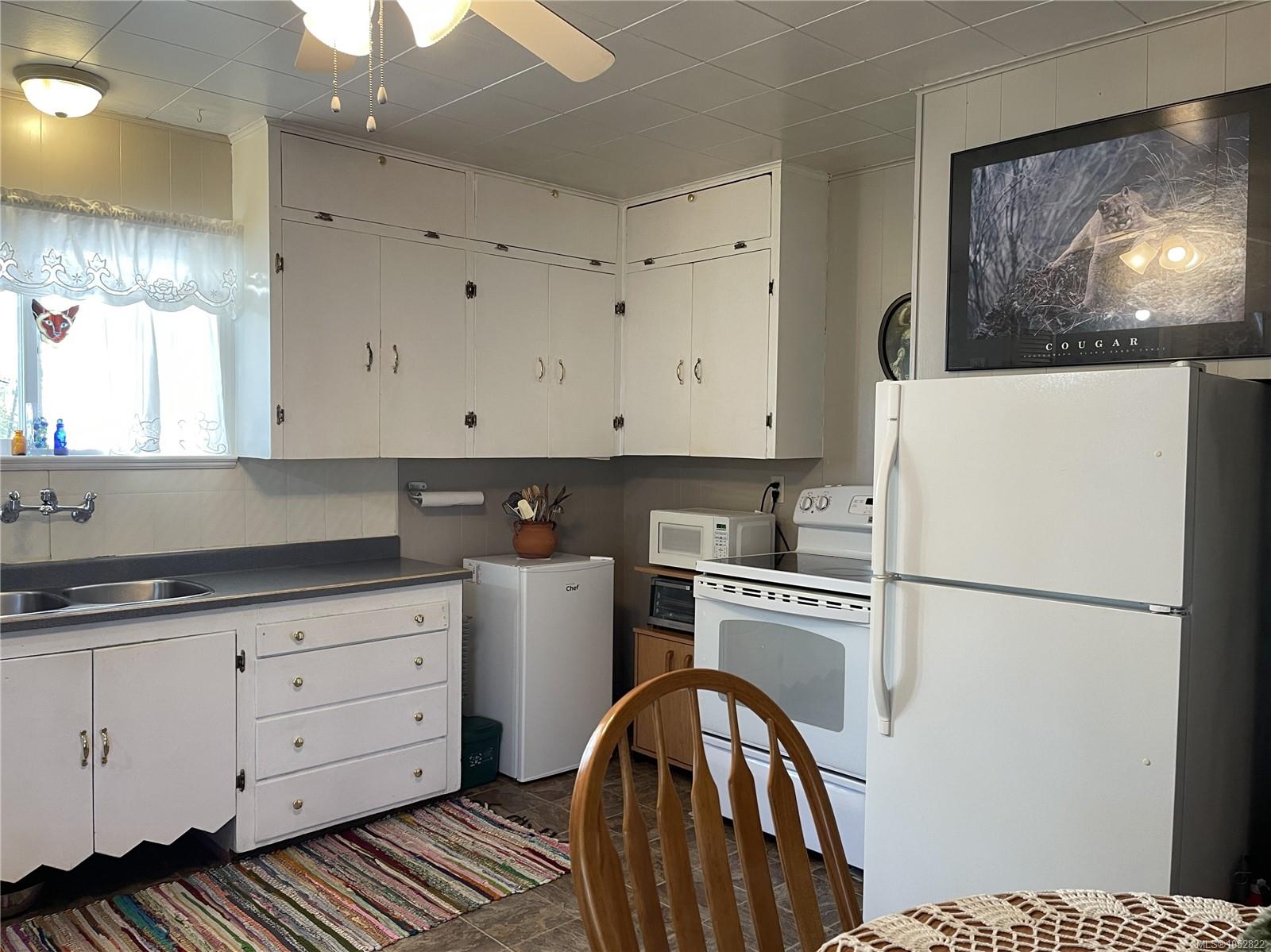 4818 Helen St — listing photo 10 of 27