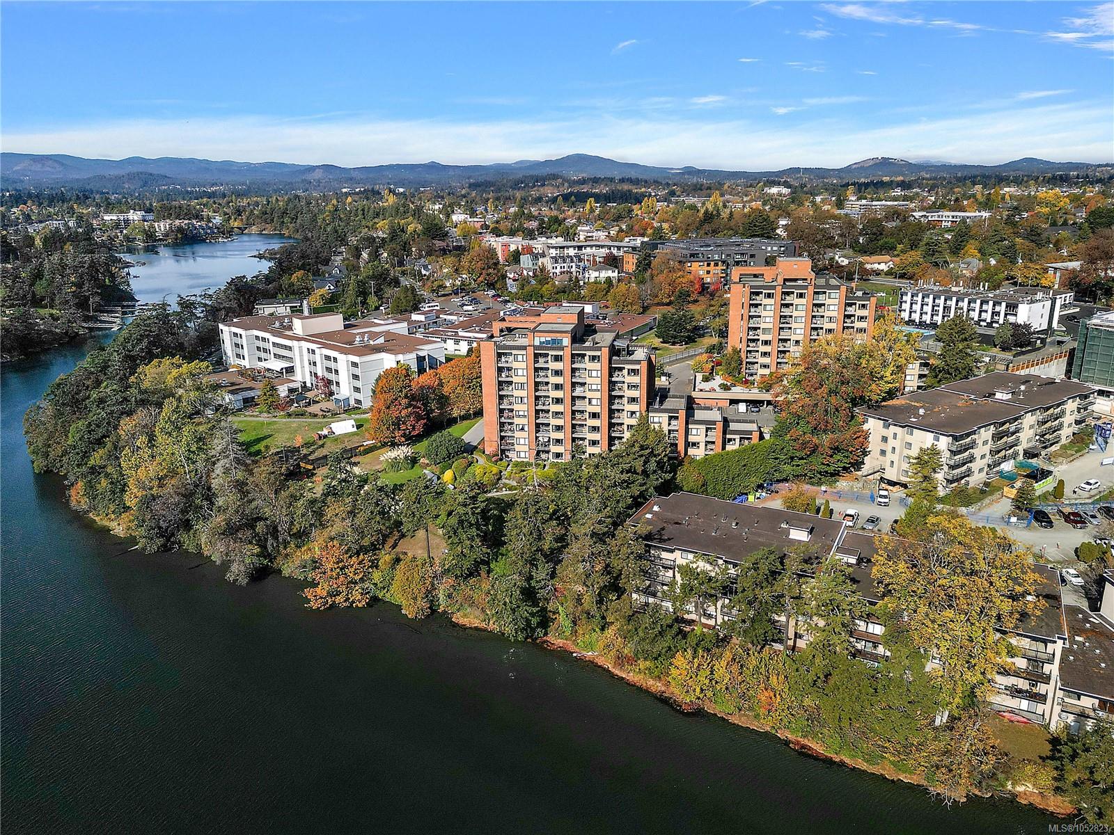 802-105 Gorge Rd — listing photo 3 of 34