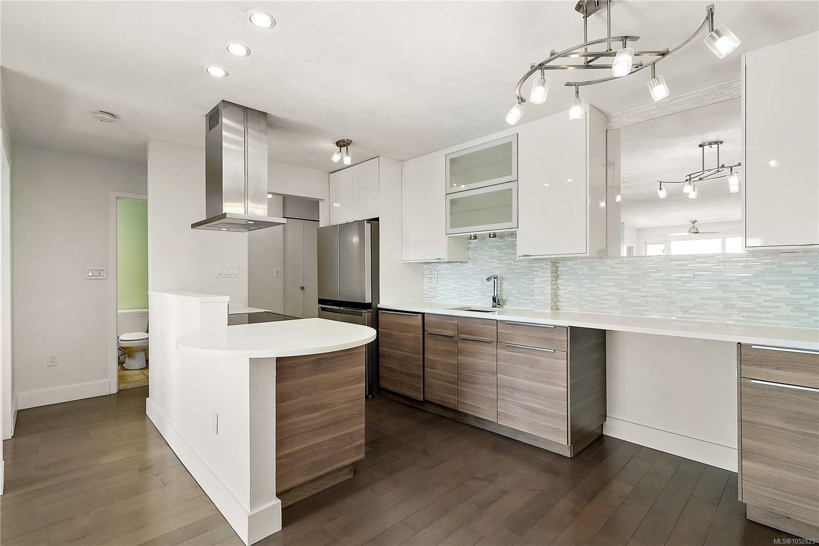 802-105 Gorge Rd — listing photo 5 of 34