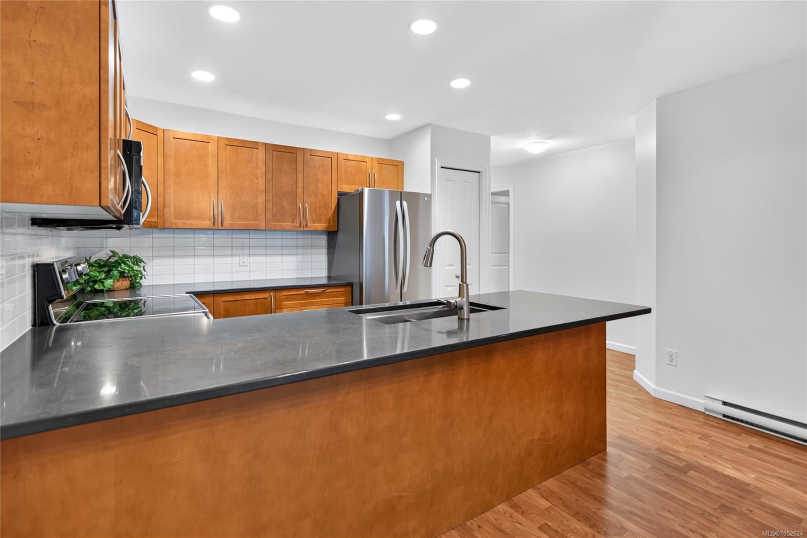 9-2728 1st St — listing photo 4 of 45