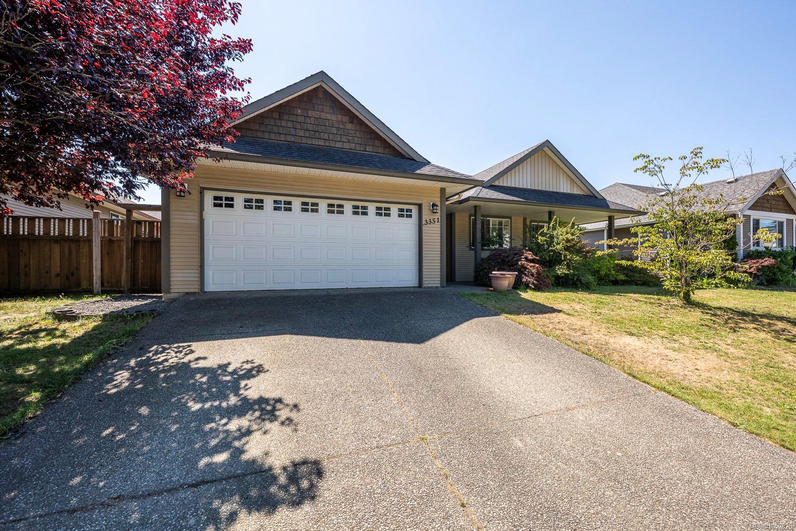 3351 Coniston Cres — listing photo 2 of 27