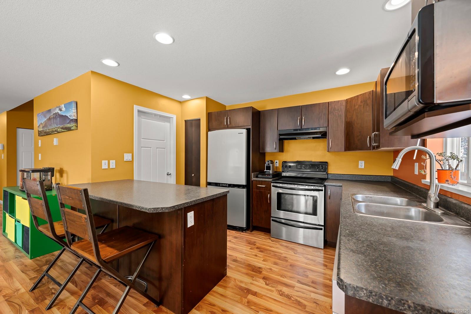 3351 Coniston Cres — listing photo 11 of 27