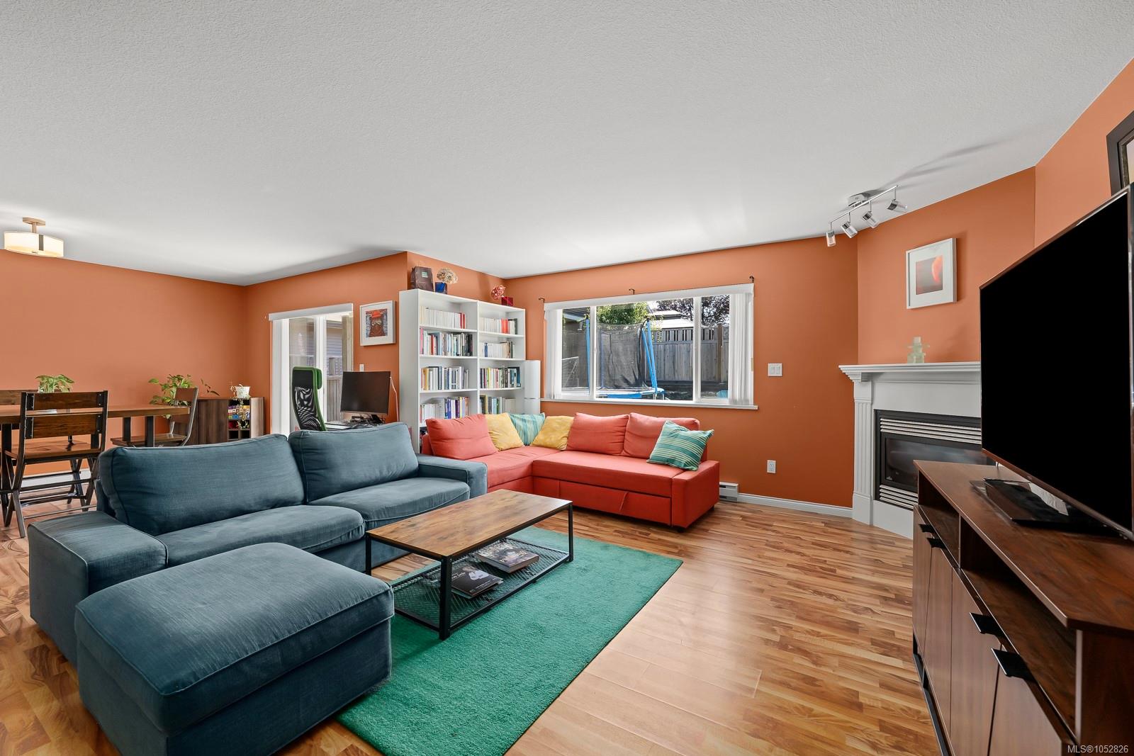 3351 Coniston Cres — listing photo 4 of 27