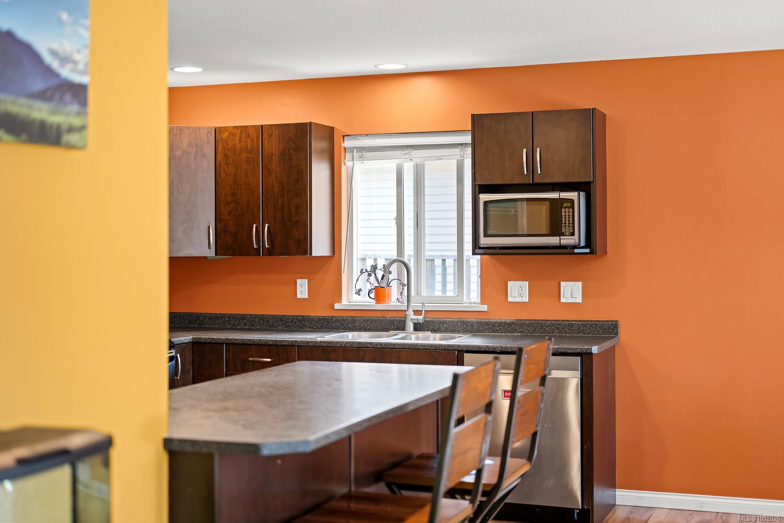3351 Coniston Cres — listing photo 9 of 27