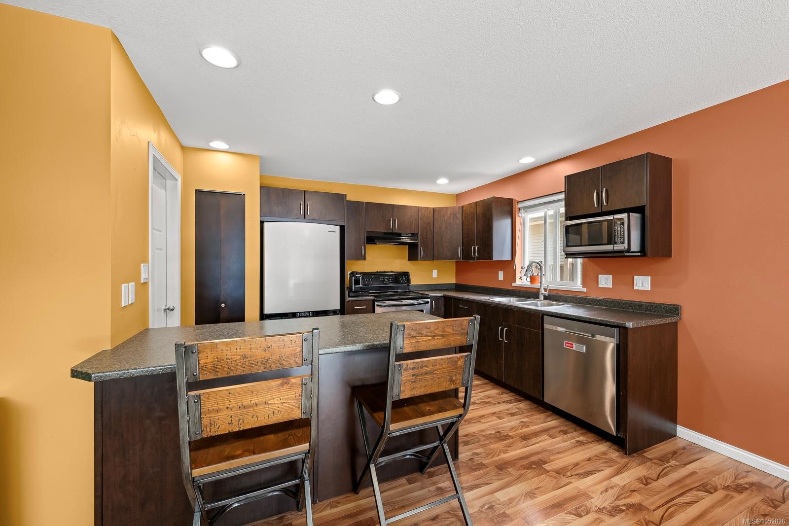 3351 Coniston Cres — listing photo 10 of 27