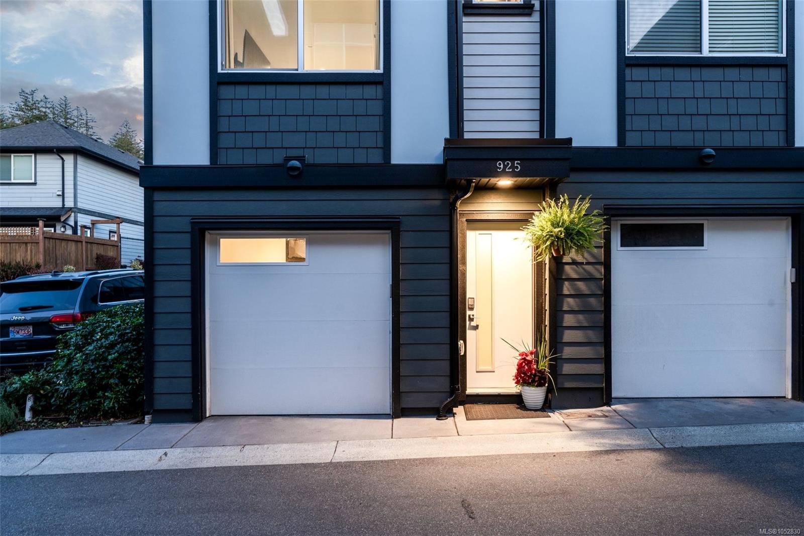 925 Turnstone Ridge — listing photo 4 of 31
