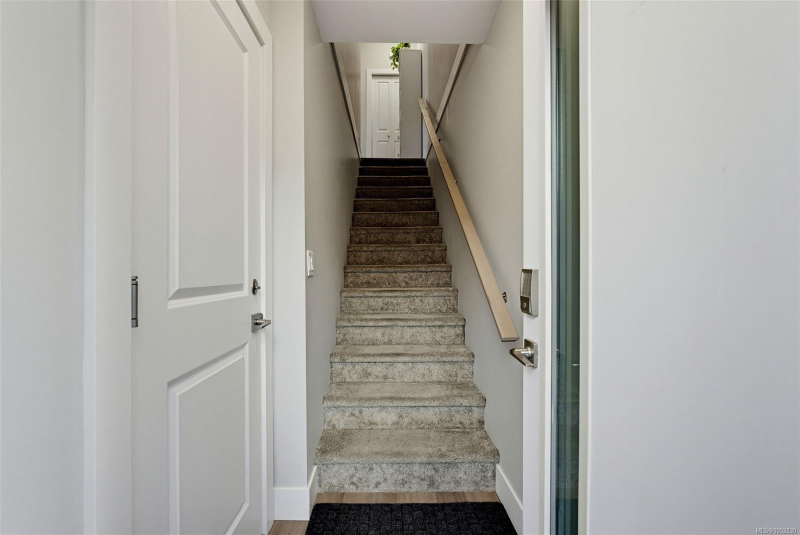 925 Turnstone Ridge — listing photo 9 of 31