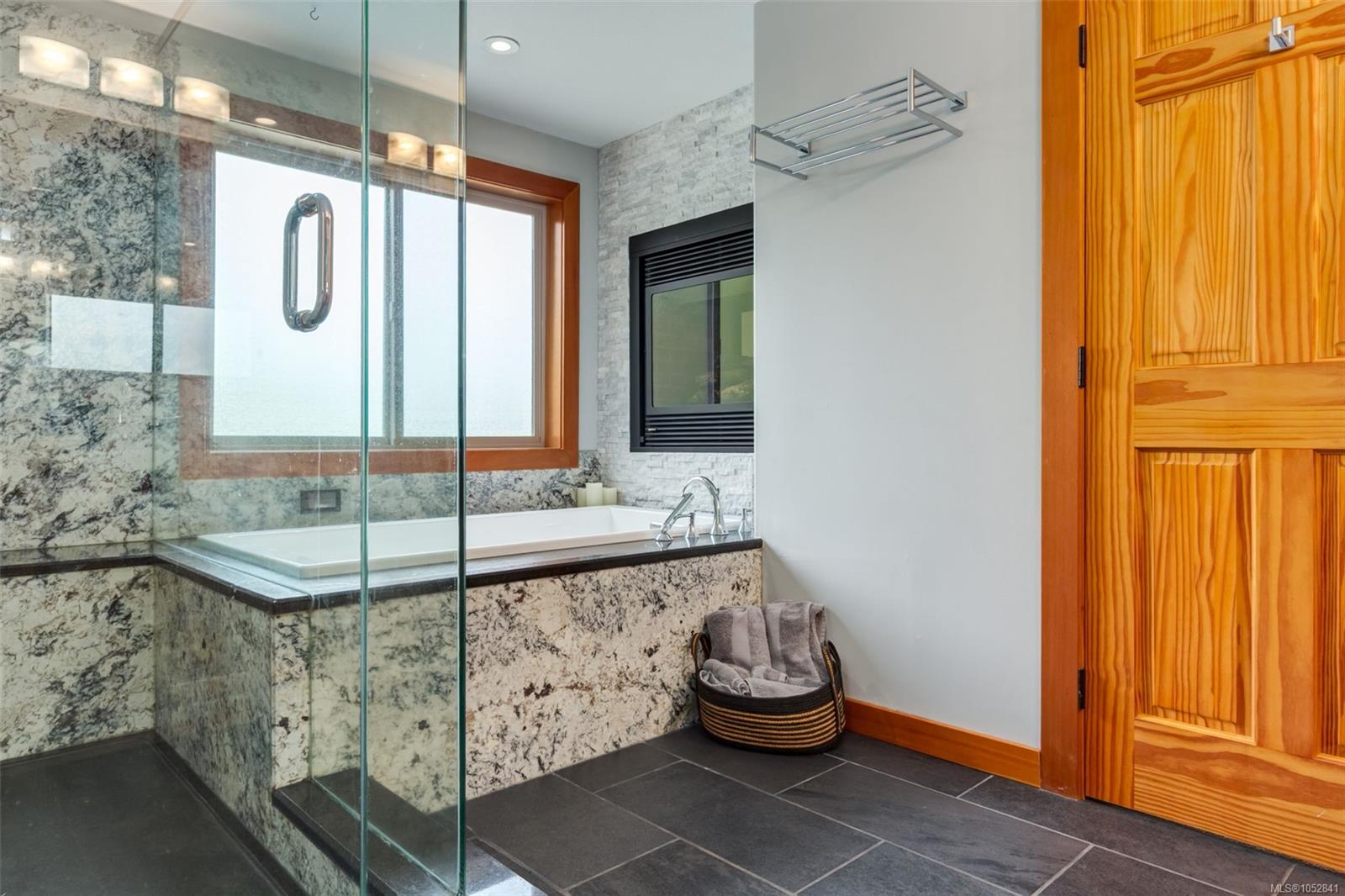 1765 Paul's Pl — listing photo 8 of 81