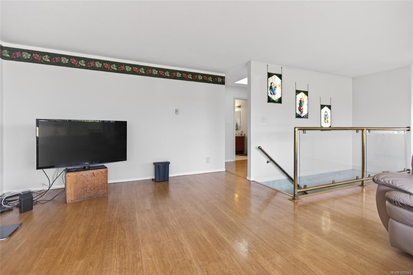 365 Panorama Cres — listing photo 14 of 76