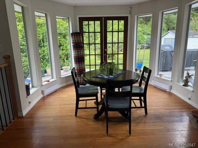 5890 Beaver Harbour Rd — listing photo 11 of 36