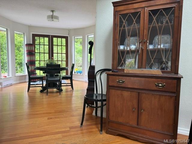 5890 Beaver Harbour Rd — listing photo 10 of 36