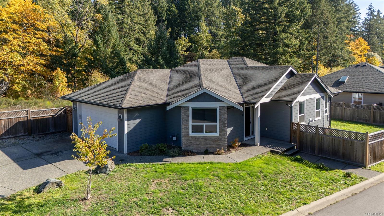37-3205 Gibbins Rd — listing photo 2 of 27