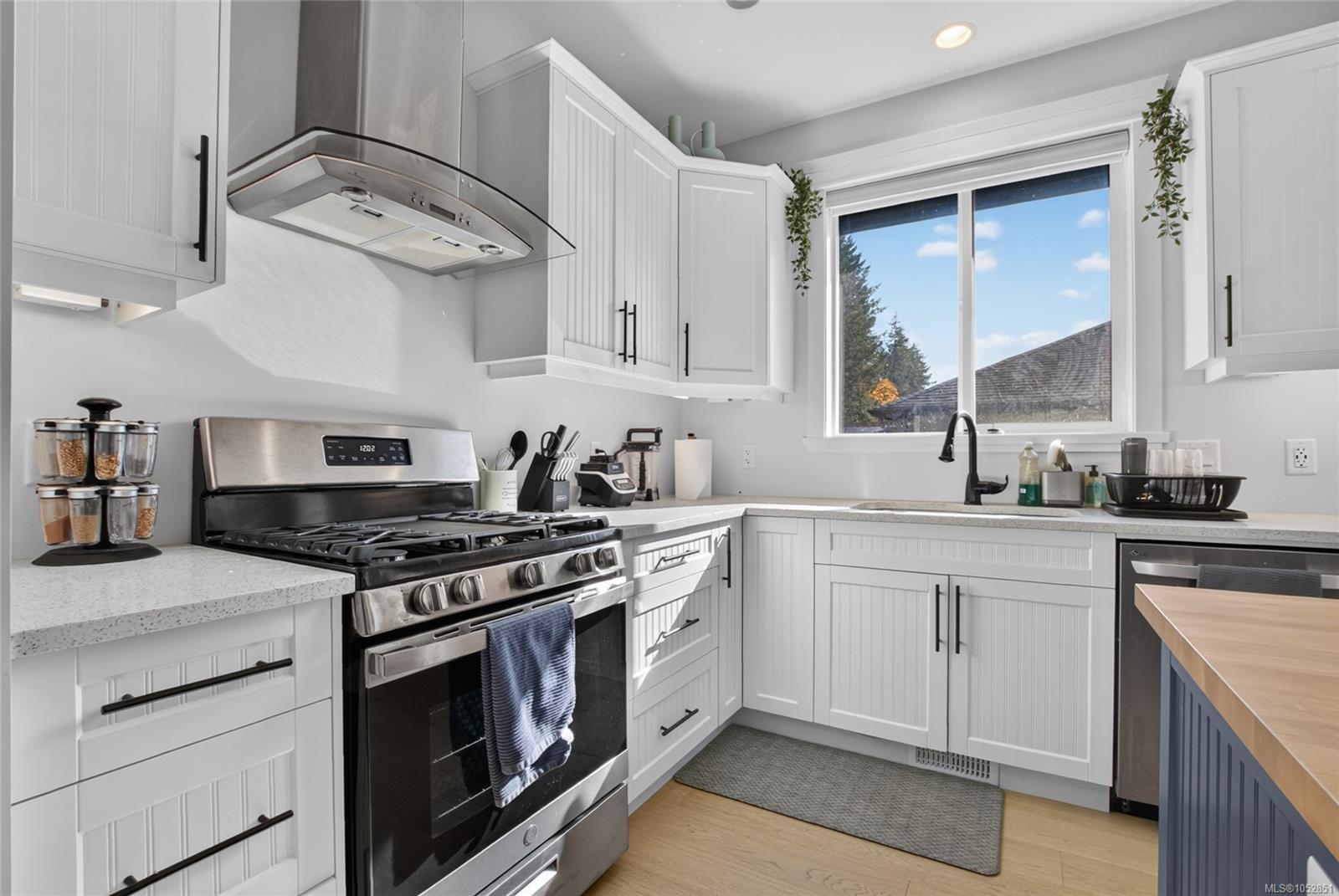 37-3205 Gibbins Rd — listing photo 14 of 27