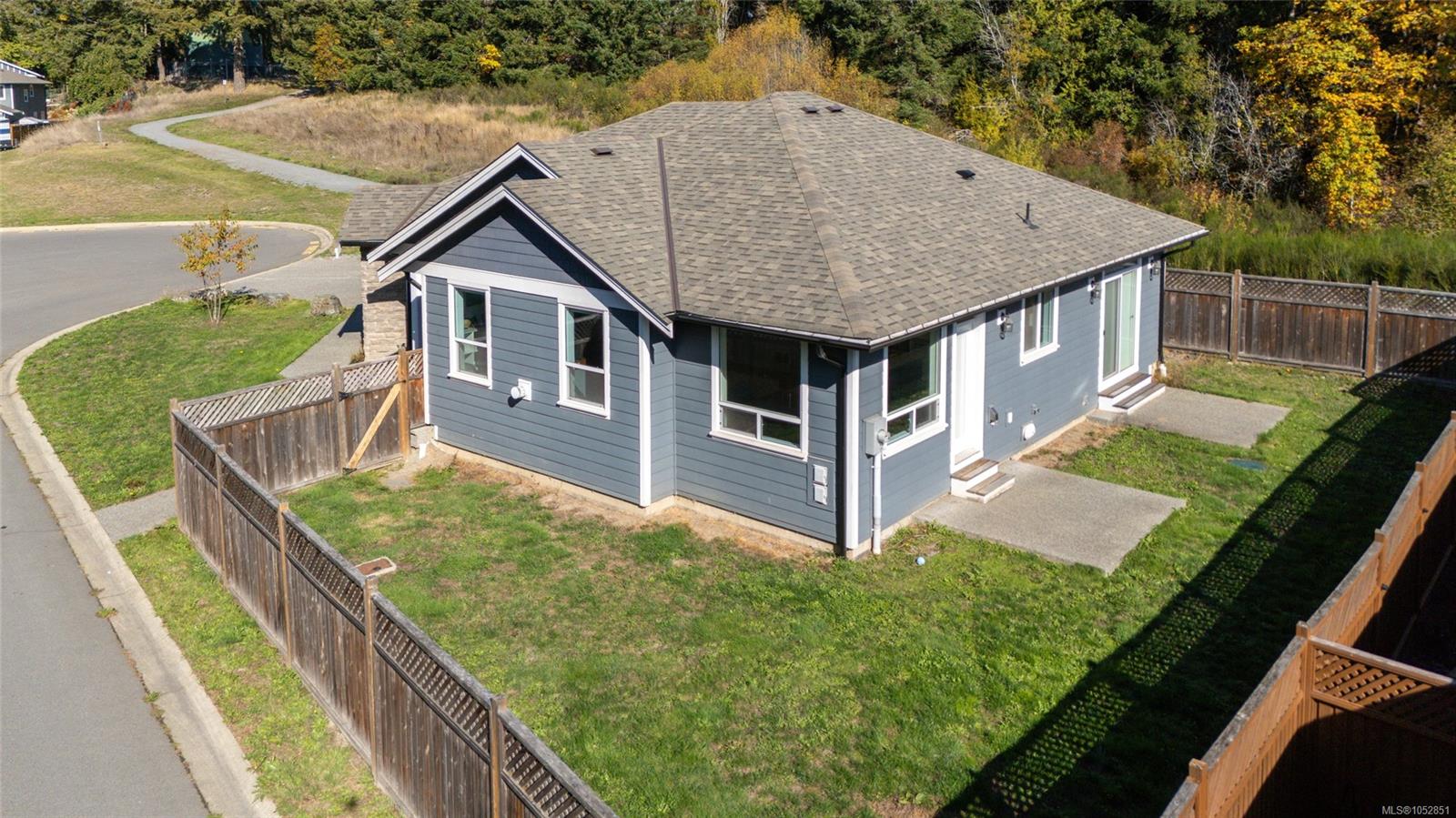 37-3205 Gibbins Rd — listing photo 3 of 27