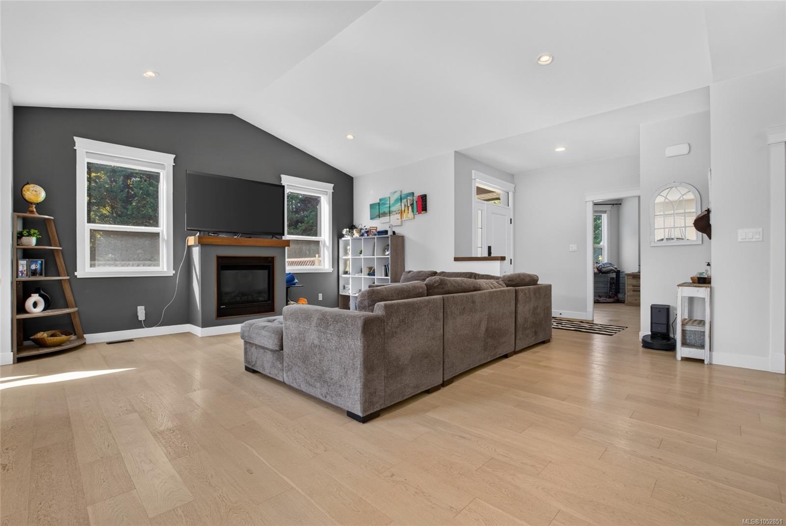 37-3205 Gibbins Rd — listing photo 6 of 27