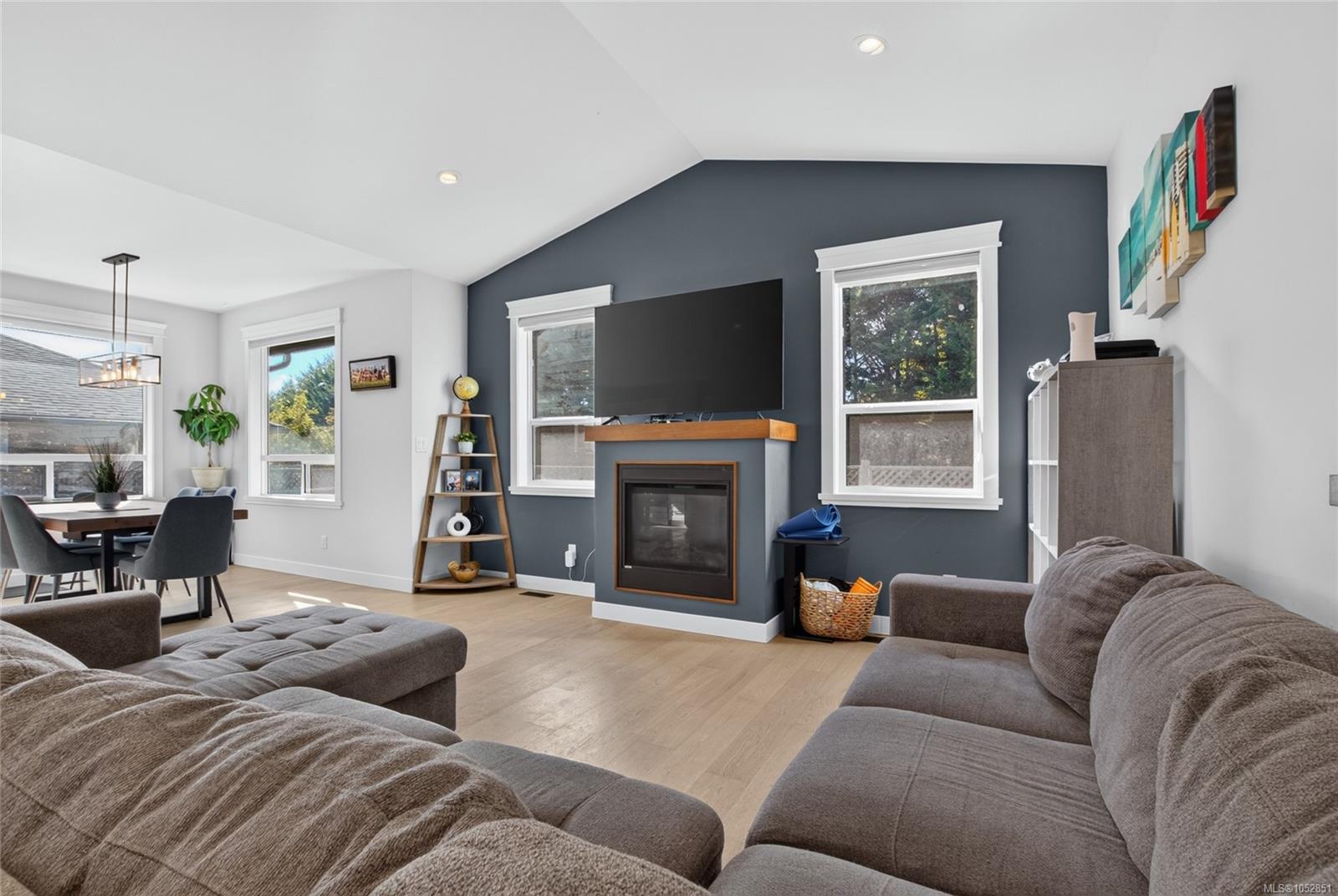 37-3205 Gibbins Rd — listing photo 8 of 27