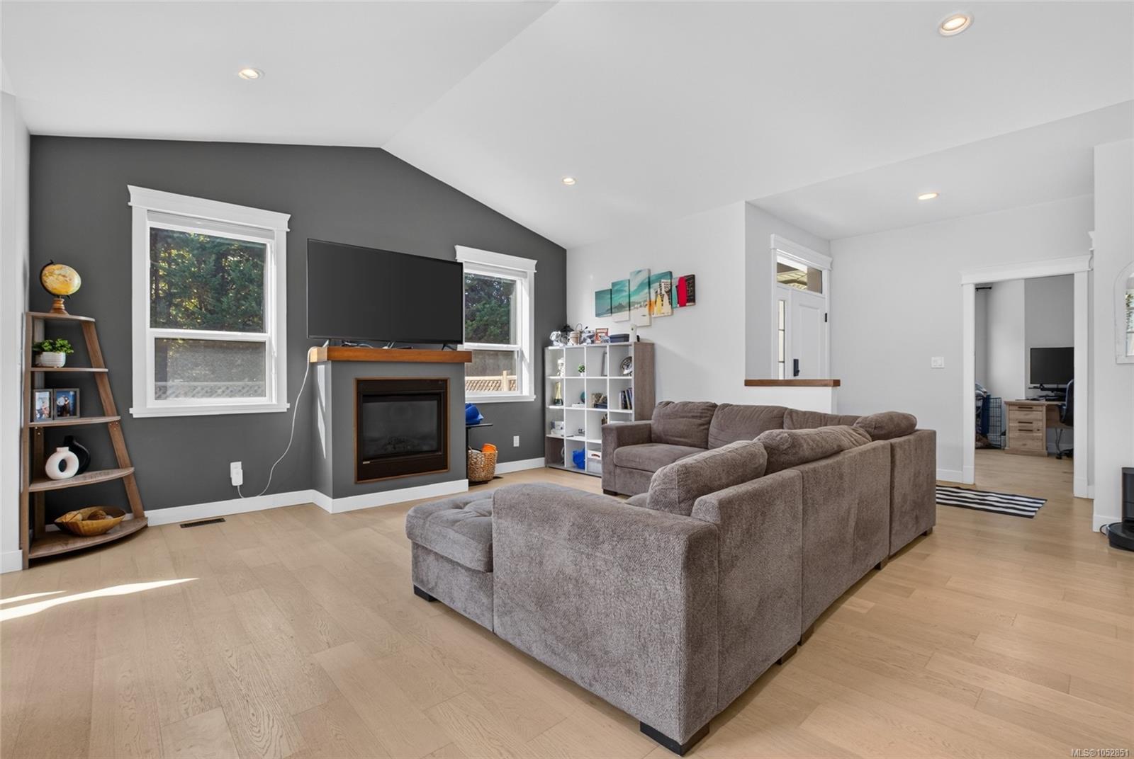37-3205 Gibbins Rd — listing photo 9 of 27