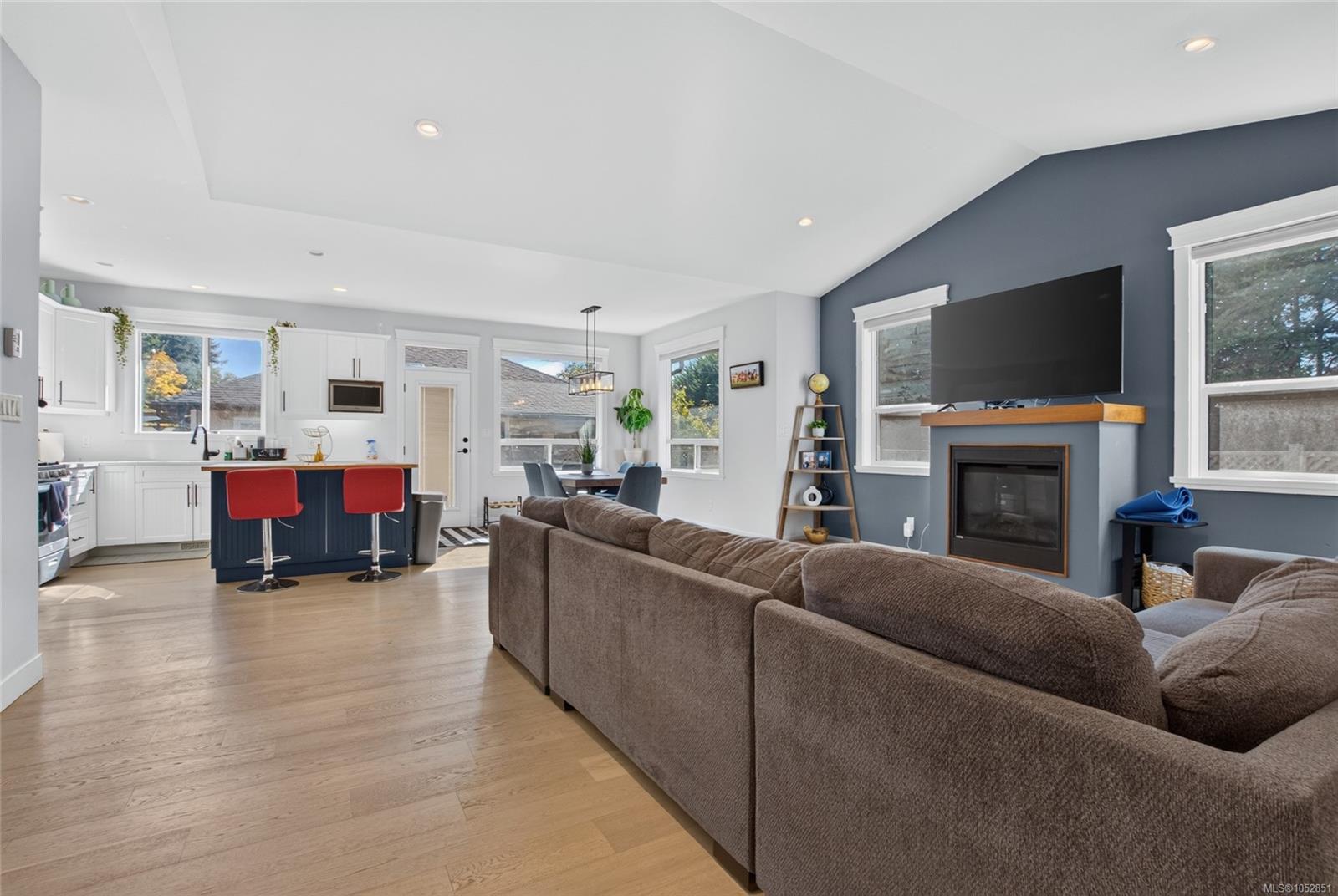 37-3205 Gibbins Rd — listing photo 10 of 27