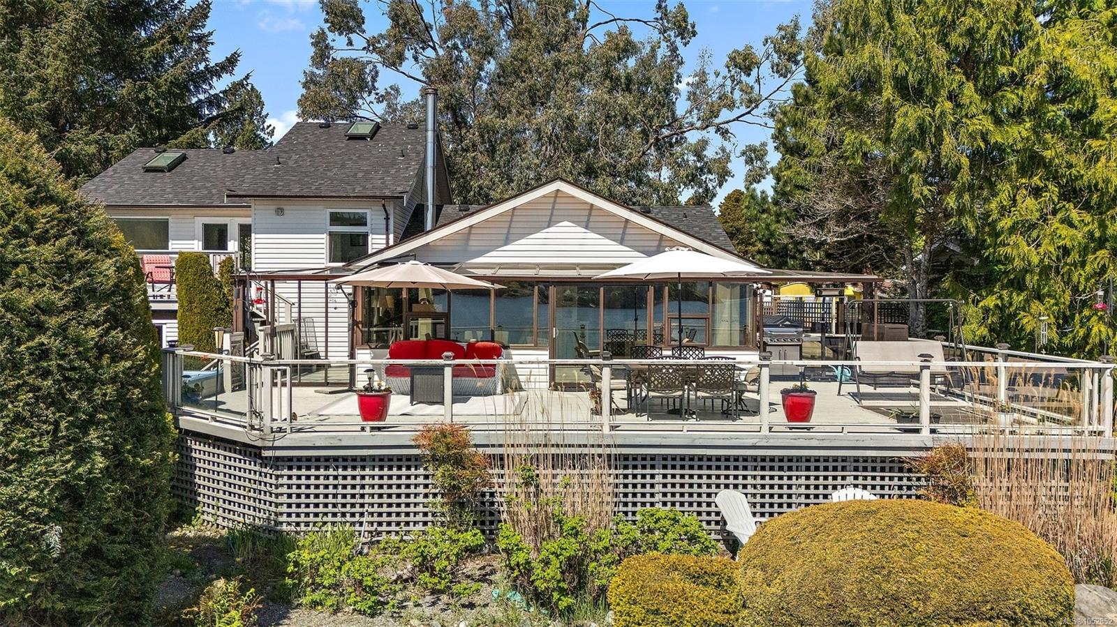 1937 Kaltasin Rd — listing photo 3 of 49