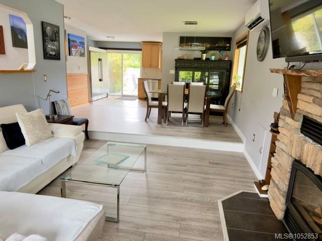 7530 Cadwallader Cres — listing photo 12 of 20