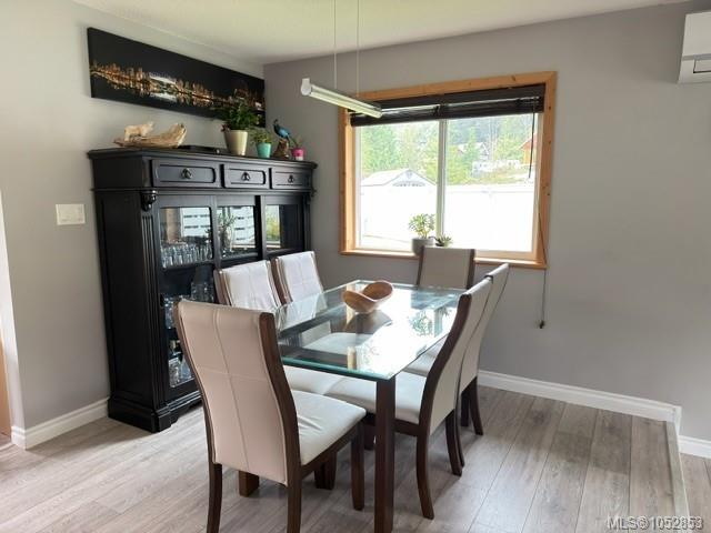 7530 Cadwallader Cres — listing photo 13 of 20