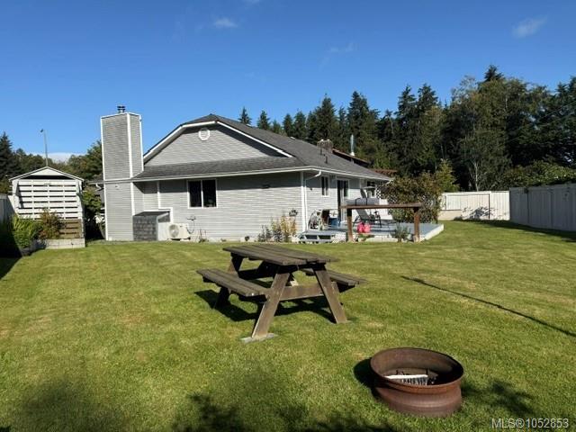 7530 Cadwallader Cres — listing photo 4 of 20