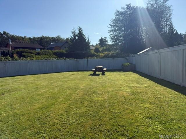 7530 Cadwallader Cres — listing photo 6 of 20