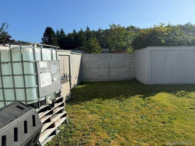 7530 Cadwallader Cres — listing photo 7 of 20