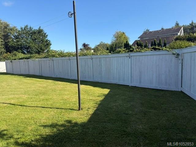 7530 Cadwallader Cres — listing photo 9 of 20