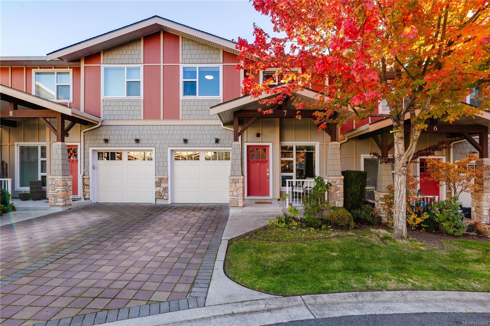 7-1900 Watkiss Way — listing photo 2 of 42