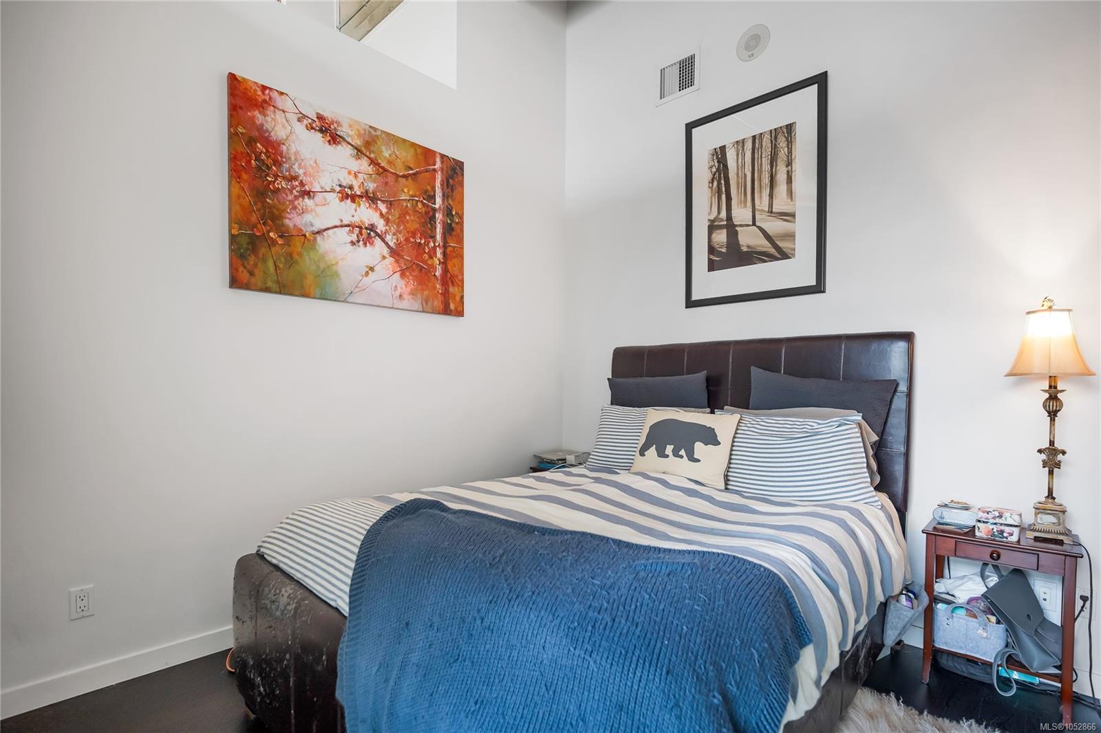 327-770 Fisgard St — listing photo 11 of 36