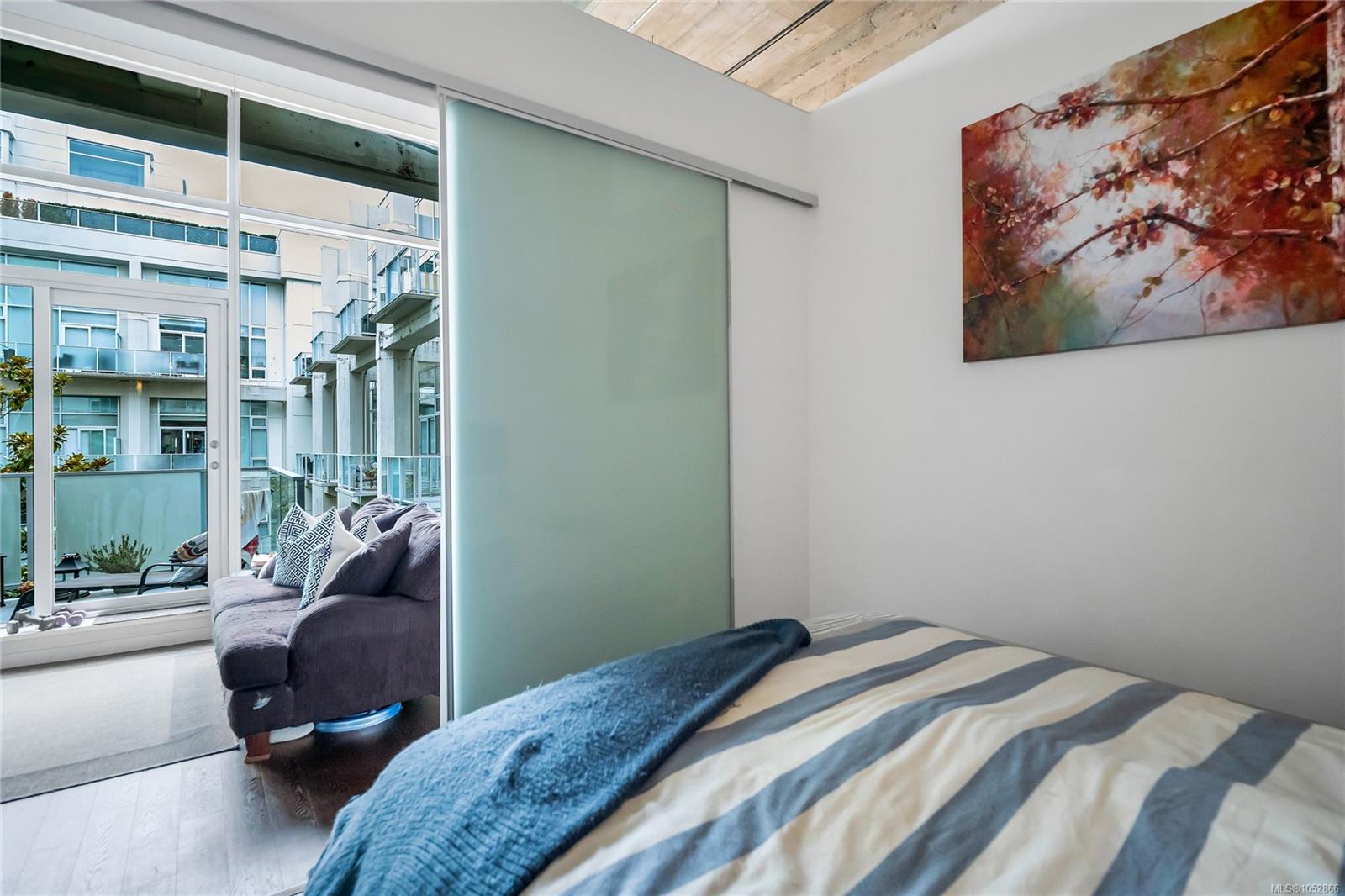 327-770 Fisgard St — listing photo 12 of 36