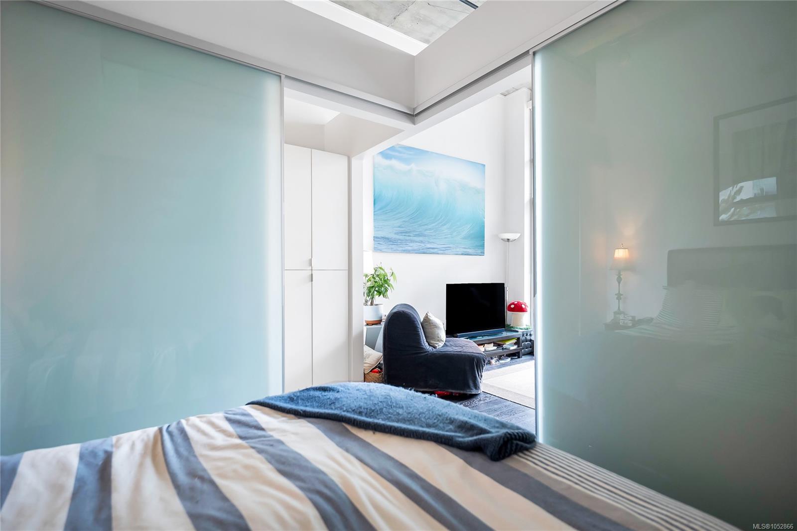 327-770 Fisgard St — listing photo 13 of 36