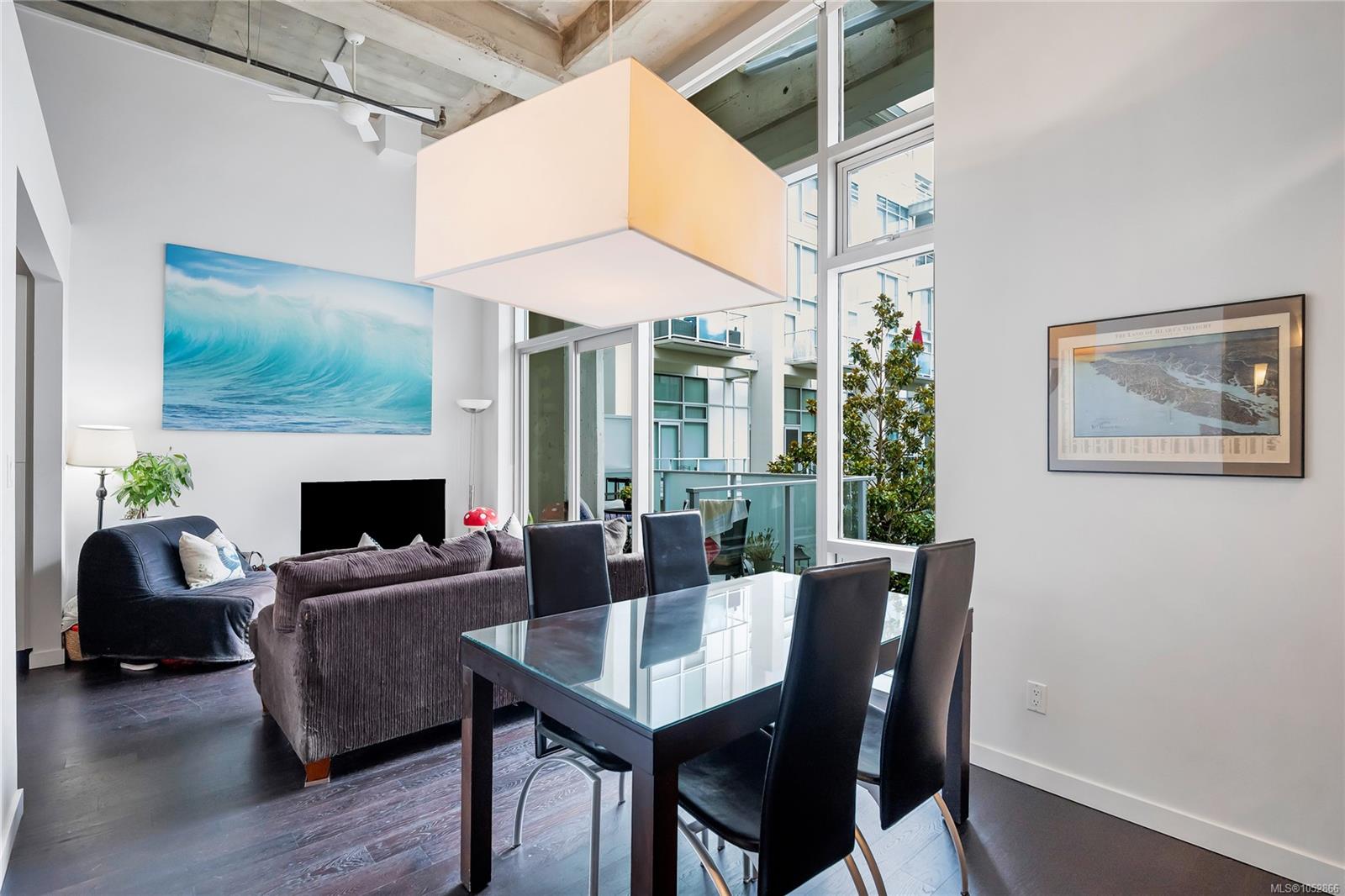 327-770 Fisgard St — listing photo 8 of 36