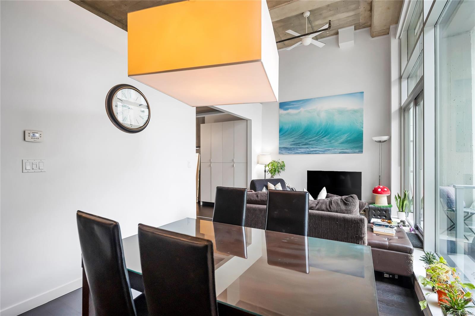 327-770 Fisgard St — listing photo 9 of 36