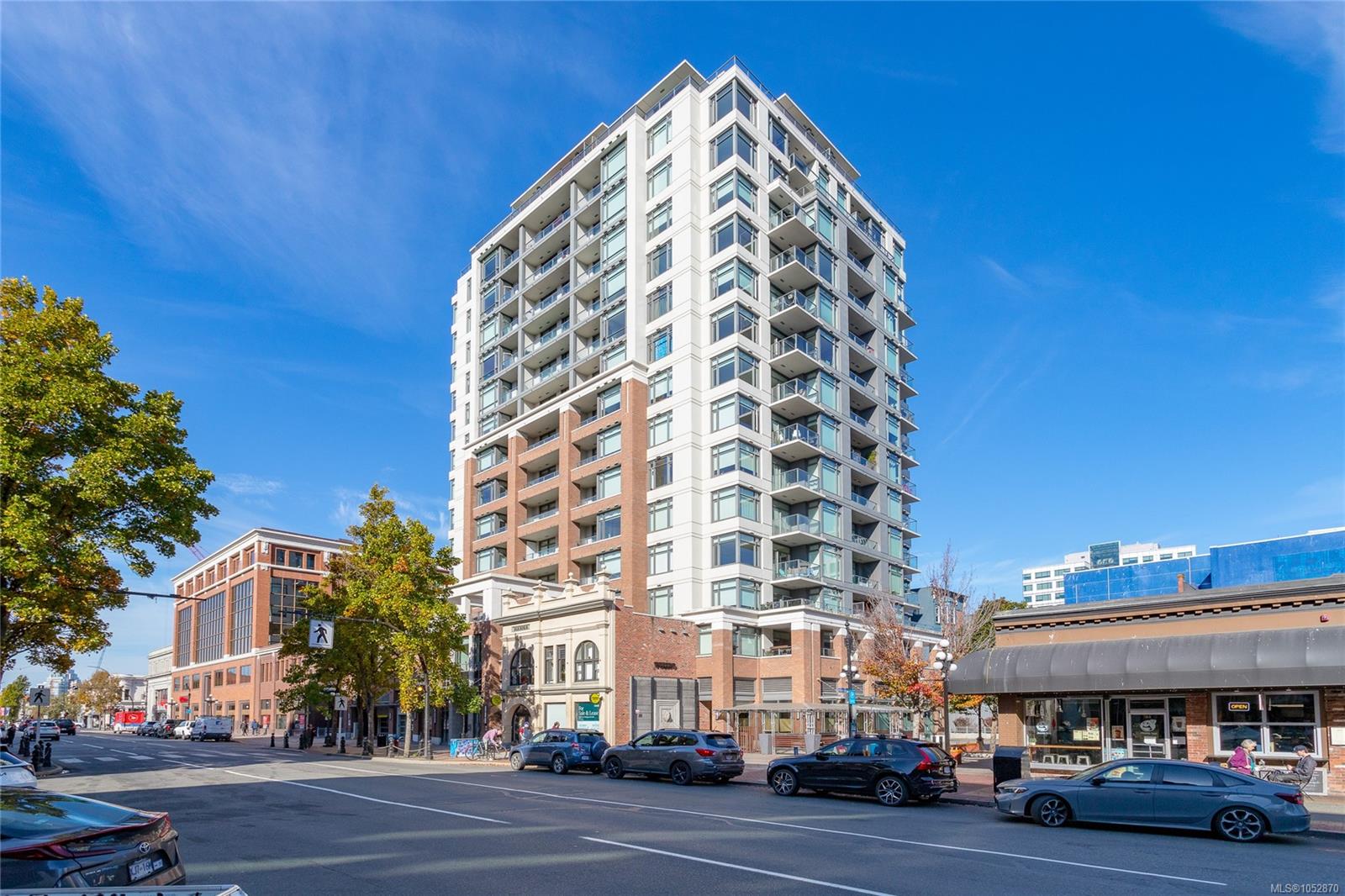 1105-728 Yates St — listing photo 2 of 32