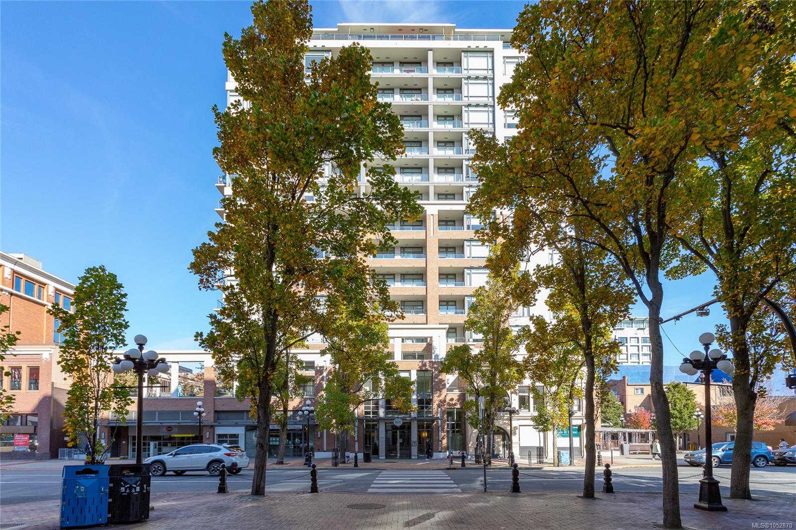 1105-728 Yates St — listing photo 3 of 32