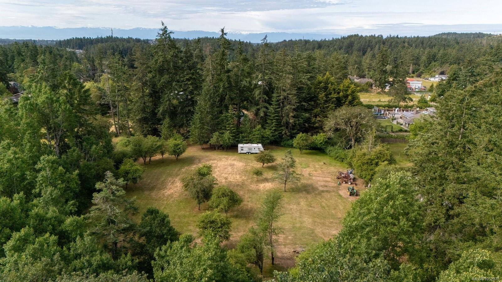 485 Beaver Lake Rd — listing photo 2 of 12