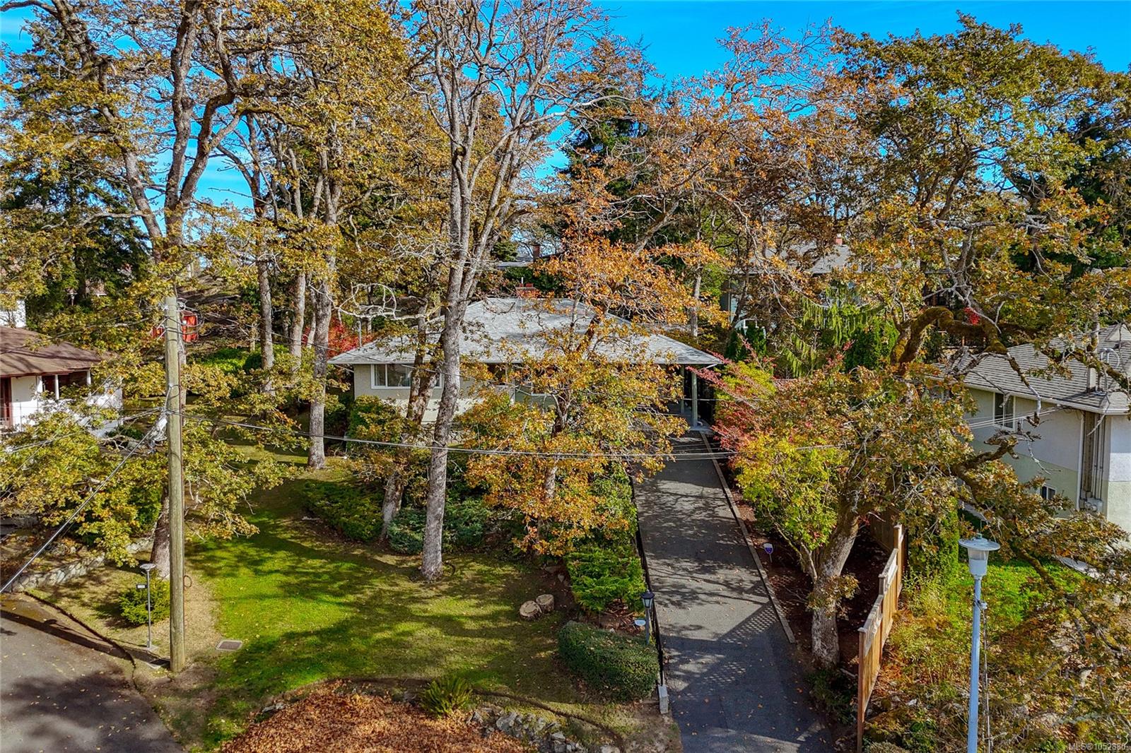 1287 Filmer Rd — listing photo 2 of 40