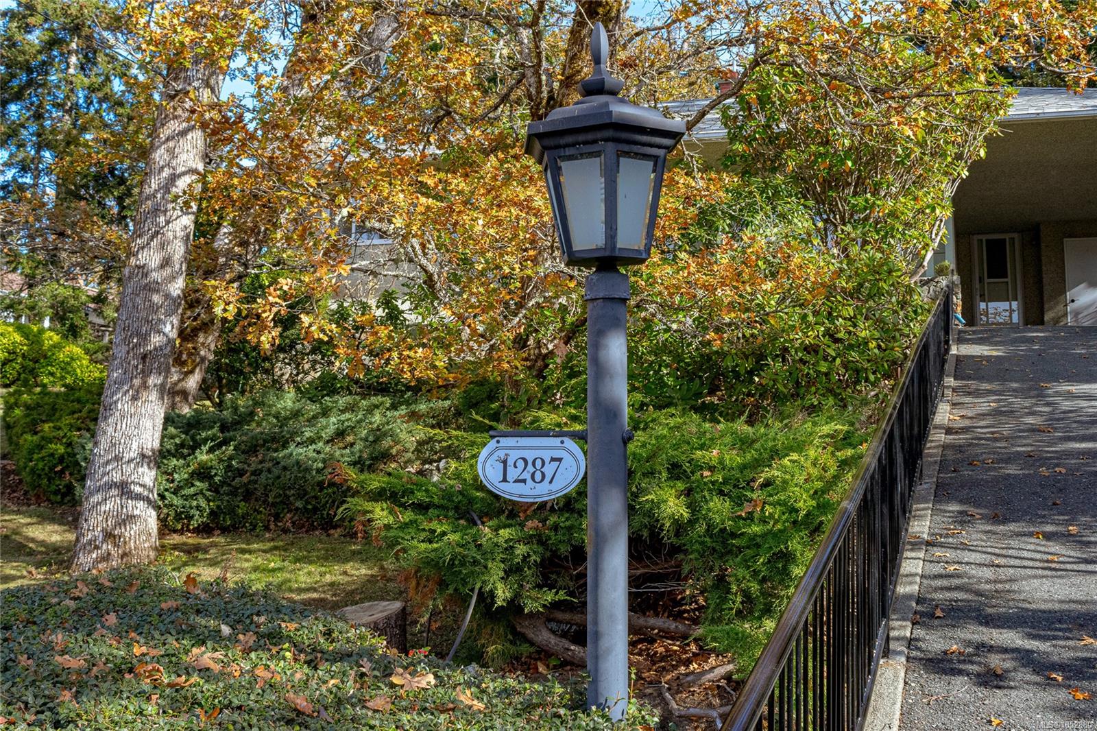 1287 Filmer Rd — listing photo 5 of 40